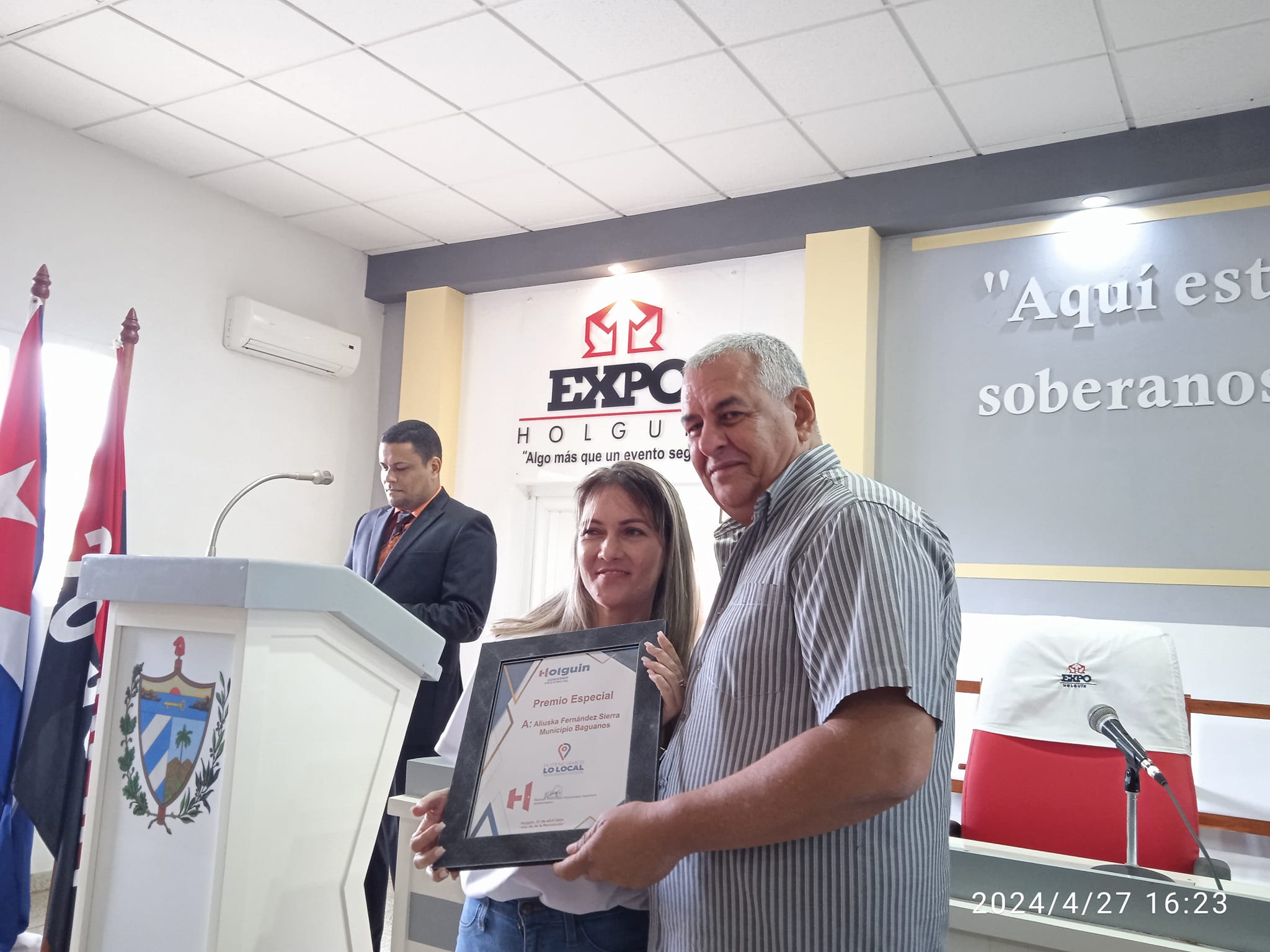 Municipio Baguanos reconocido en la II Feria Potenciamos lo Local